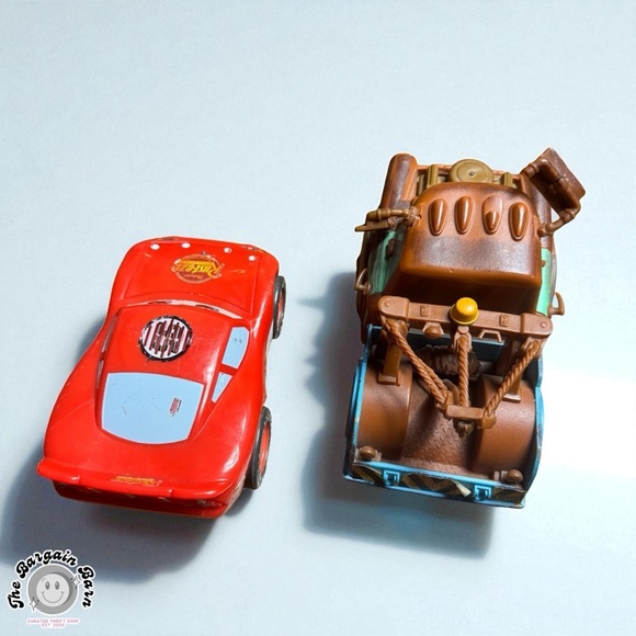 Disney Pixar Cars 2005 Lightning McQueen Shake ’N Go & Tow Mater Drag N’ Go Lot - Picture 4 of 6